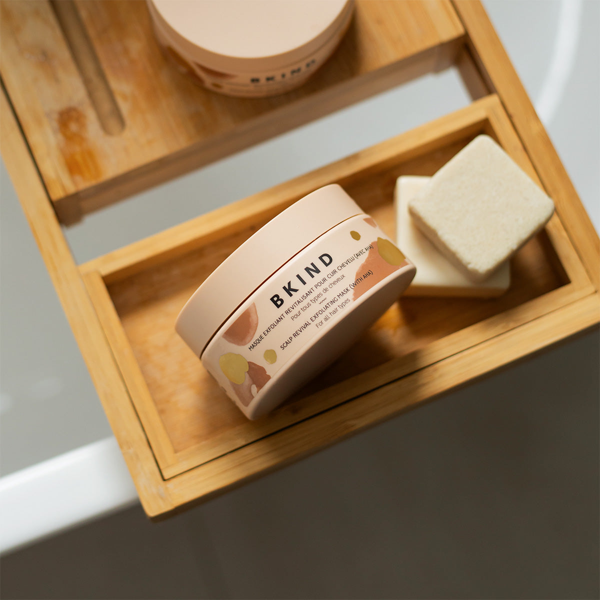 Masque exfoliant revitalisant pour cuir chevelu avec AHA