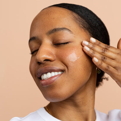 Sérum visage tonifiant avec Niacinamide et eau d&