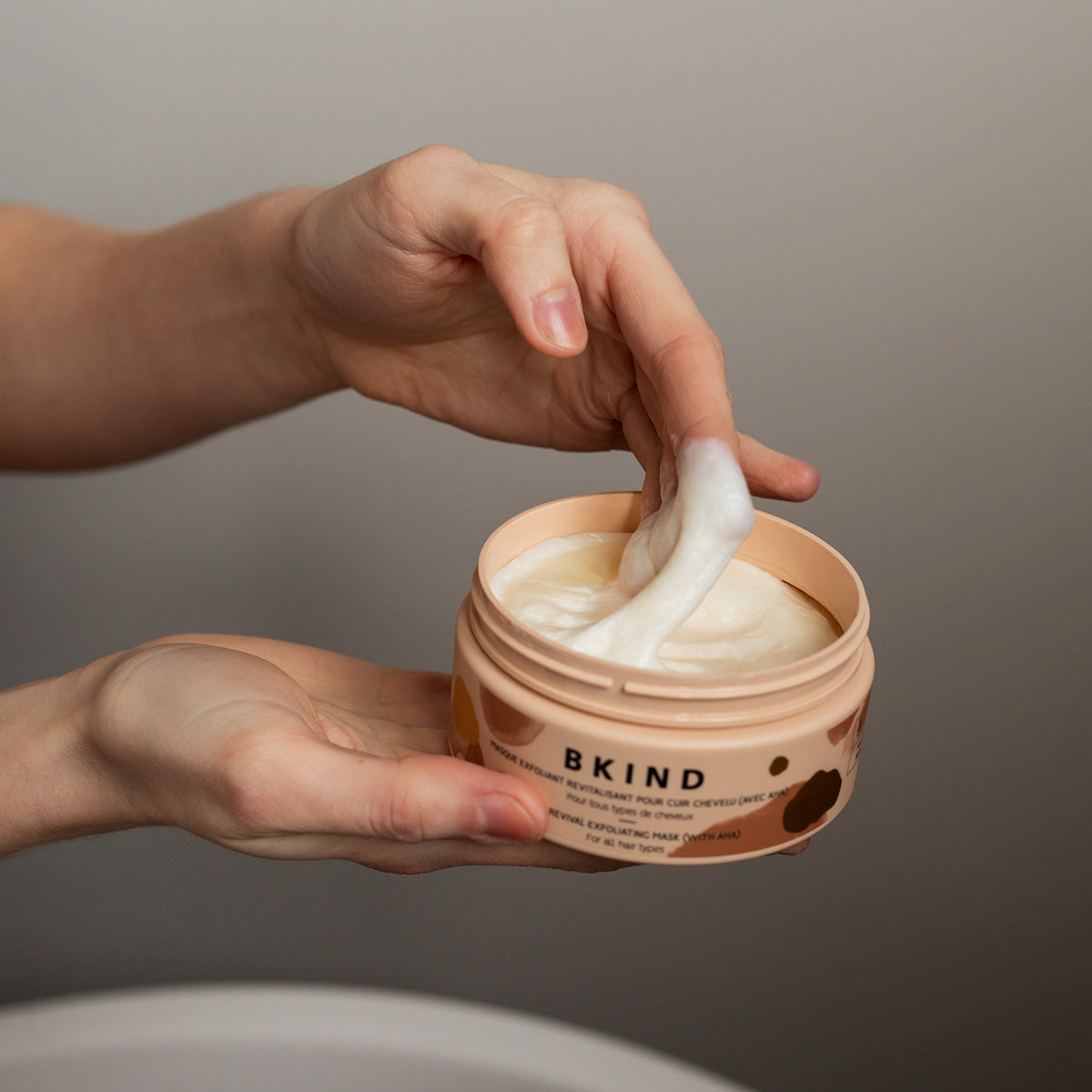 Masque exfoliant revitalisant pour cuir chevelu avec AHA