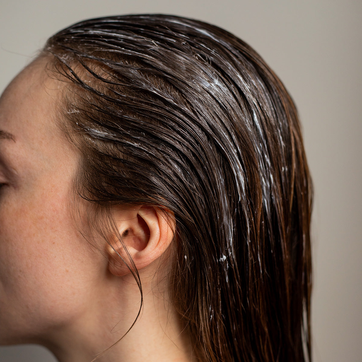 Masque exfoliant revitalisant pour cuir chevelu avec AHA