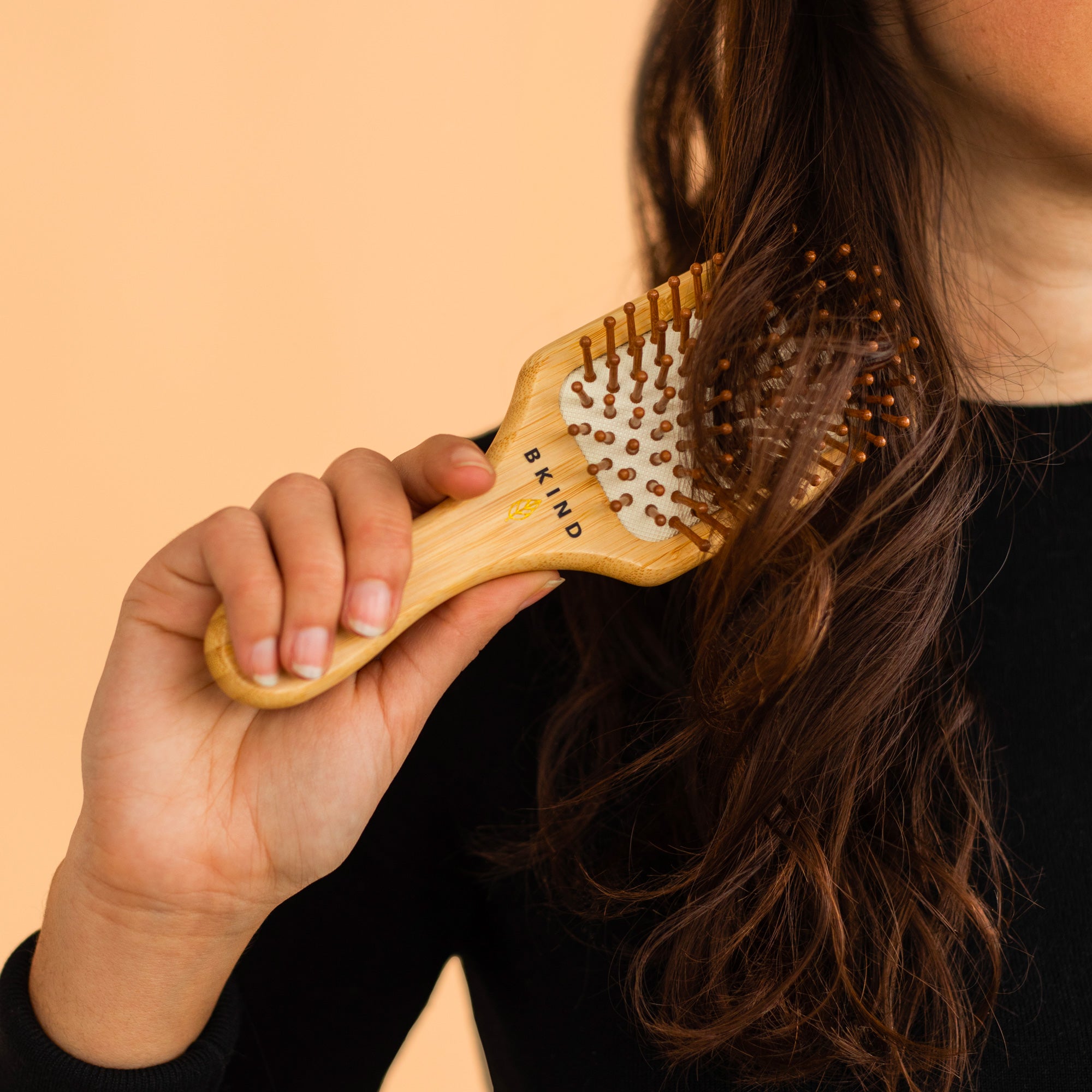 Petite brosse à cheveux en bambou